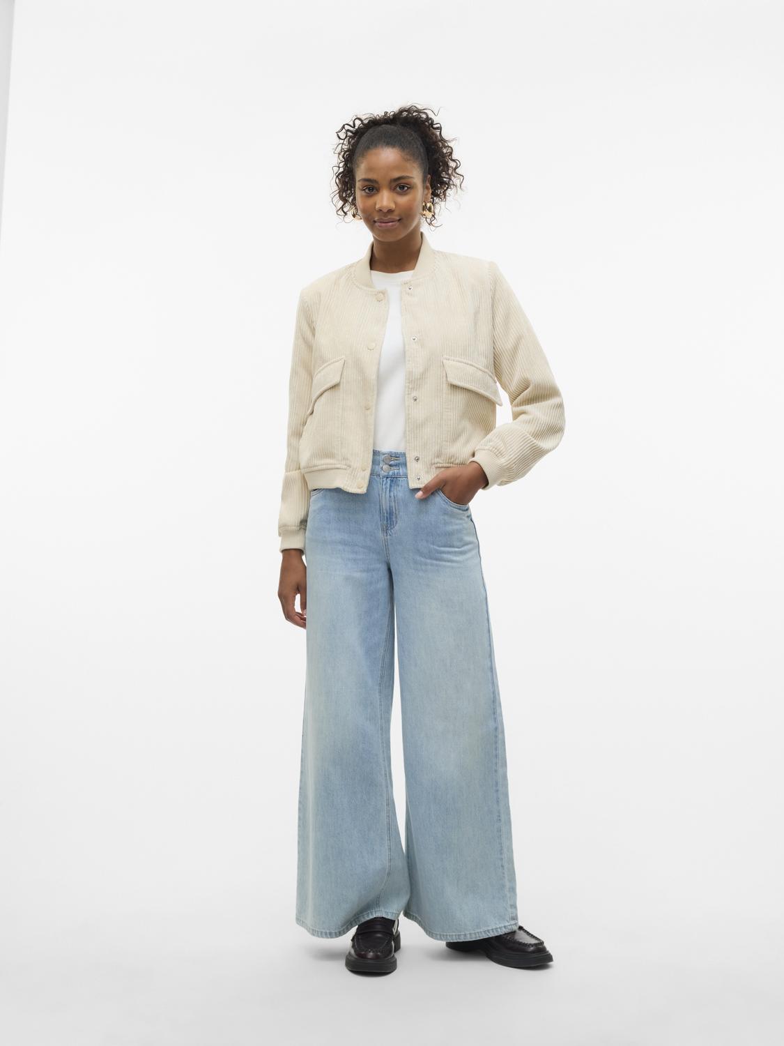 model_shot-front_full